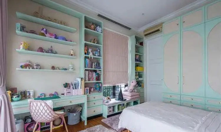 Kamar tidur anak yang nyaman untuk membaca dongeng