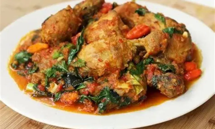 Ayam Rica Rica dan Nasi Hangat Sajian ayam rica rica dengan nasi putih hangat