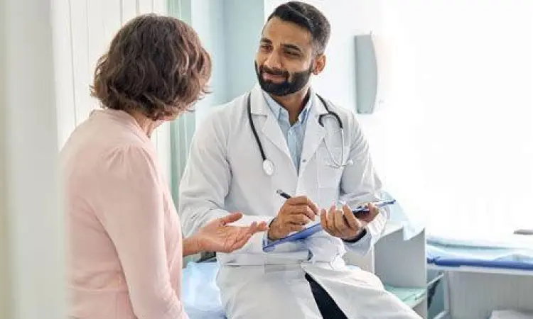 Konsultasi dokter dengan pasien mengenai kesehatan reproduksi