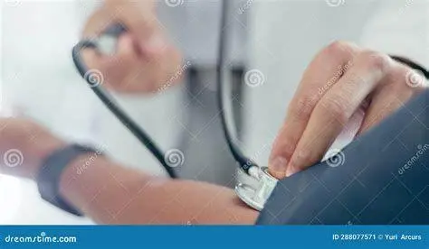 Monitoring Kesehatan Pemeriksaan tekanan darah rutin saat konsumsi furosemide