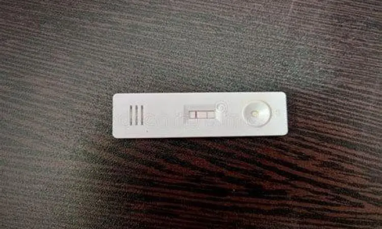 Tes Kehamilan Akurat Alat tes kehamilan dengan hasil dua garis positif