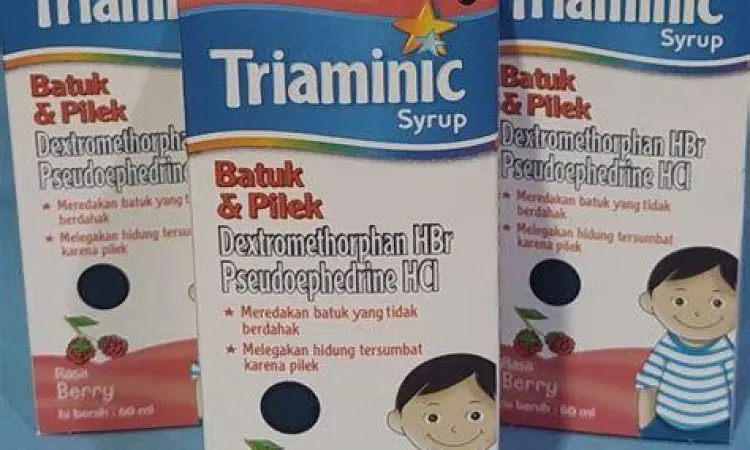 Memberikan Obat Sirup Anak Ilustrasi memberikan obat sirup pada anak