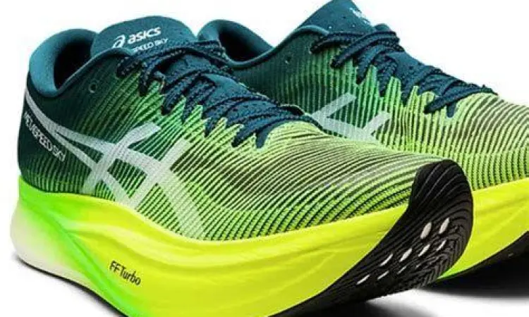 Rekomendasi sepatu lari dengan bantalan empuk untuk jarak jauh