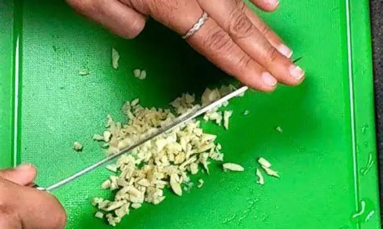 Cara mencincang bawang putih untuk kesehatan