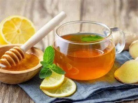 Madu Sebagai Obat Alami Minuman madu dan lemon untuk tenggorokan