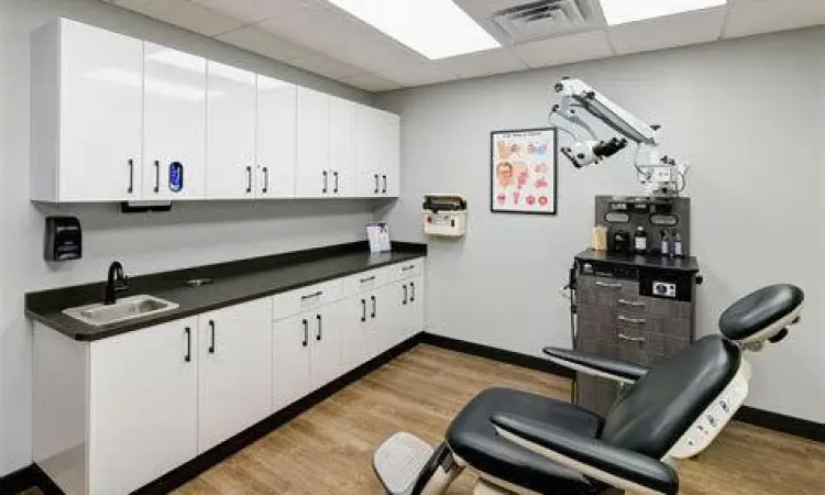 Fasilitas Klinik THT Interior klinik THT modern dan bersih