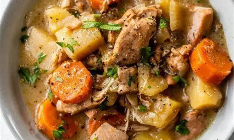 Semur Paha Atas Ayam Semur paha atas ayam dengan kuah kental