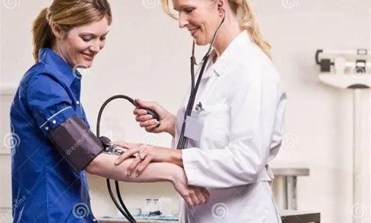 Pemeriksaan tekanan darah oleh dokter