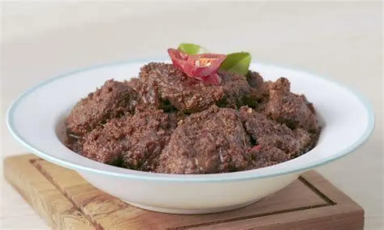 Bumbu Halus Rendang Bumbu halus rendang dengan warna merah gelap