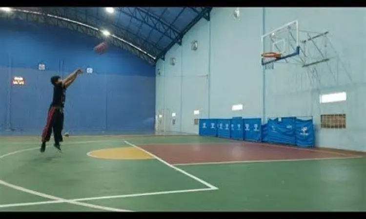 Olahraga Peninggi Badan Remaja bermain basket untuk tinggi badan