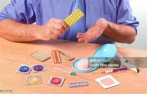 Konsultasi Medis Kontrasepsi Dokter menjelaskan penggunaan kontrasepsi darurat