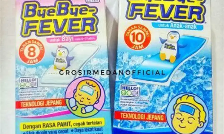 Plester Kompres Demam Anak Plester kompres Bye Bye Fever yang menempel di dahi anak