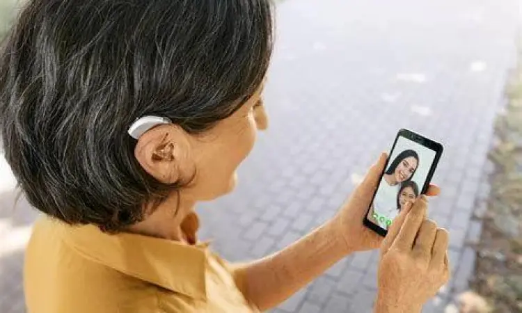 Konektivitas alat bantu dengar dengan perangkat smartphone digital