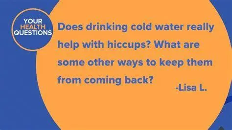 Metode Minum Air Dingin Seseorang meminum air dingin untuk meredakan cegukan