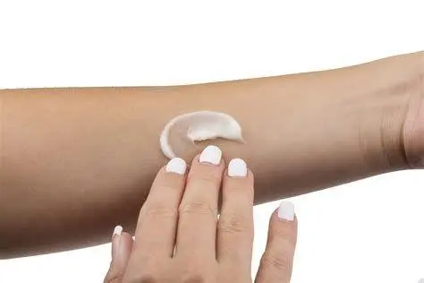 Pengobatan Topikal Cara mengoleskan krim obat pada kulit yang gatal