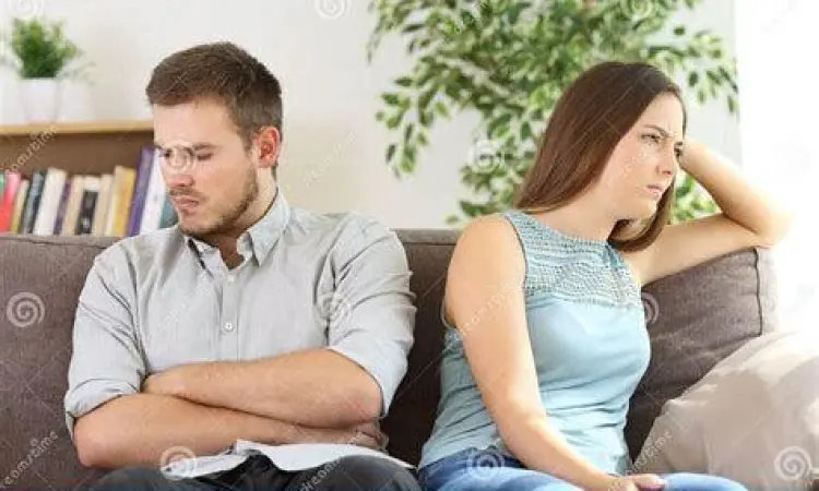 Hilangnya Komunikasi dalam Hubungan Pasangan yang saling mengabaikan karena kehilangan perasaan