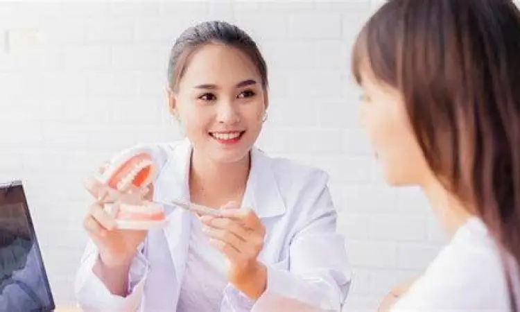 Konsultasi Medis Gigi Pasien berkonsultasi mengenai biaya tambal gigi