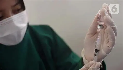 Prosedur Vaksinasi Proses penyuntikan berbagai jenis vaksin covid