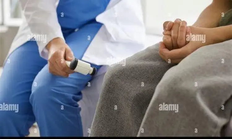 Pemeriksaan Medis Stroke Pemeriksaan neurologis oleh dokter spesialis saraf