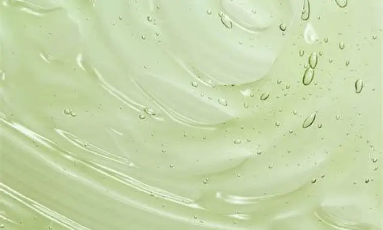 Tekstur gel lidah buaya murni yang bening