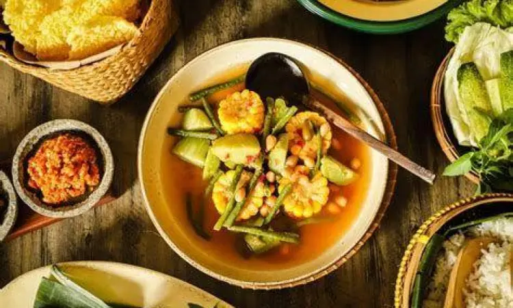 Berbagai macam sayuran untuk bahan sayur asem