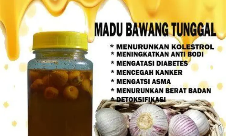 Bawang putih tunggal yang direndam dalam madu