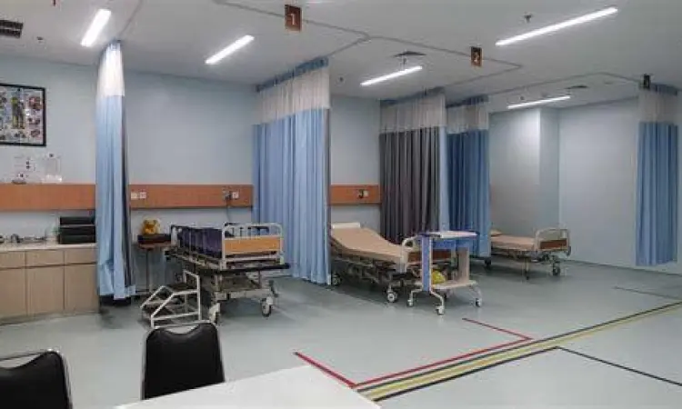Klinik Kesehatan Modern Interior klinik kesehatan modern dengan peralatan medis
