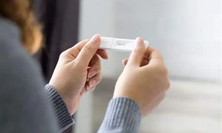 Ilustrasi waktu terbaik menggunakan tespek di pagi hari