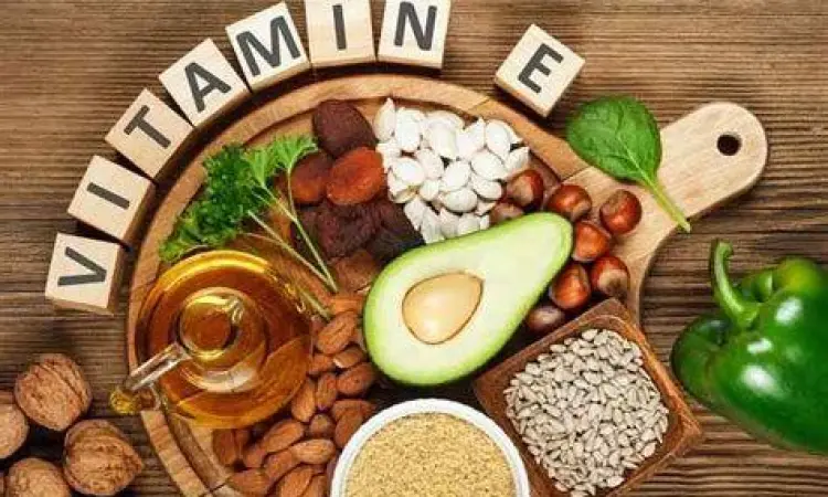 Wanita dengan kulit sehat berkat nutrisi vitamin e