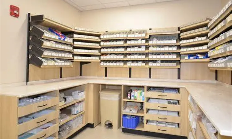 Penyimpanan Erlamycetin Penyimpanan obat yang benar di lemari obat