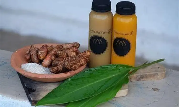 Rempah kunyit dan asam jawa sebagai bahan utama jamu tradisional