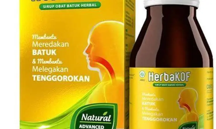 Botol sirup obat batuk herbal di atas meja