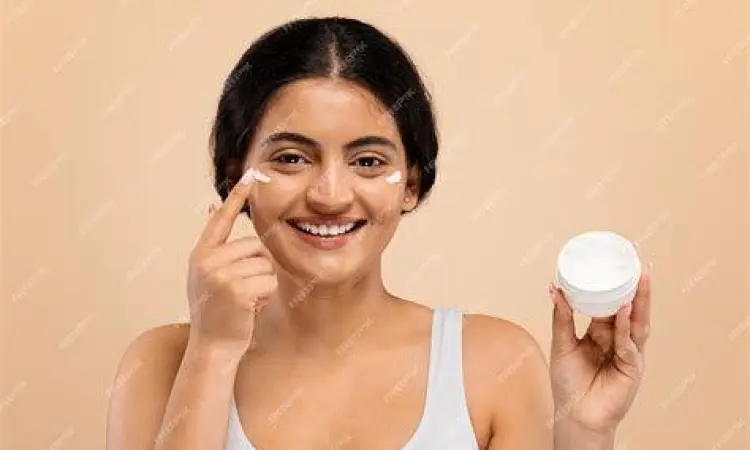 Cara mengaplikasikan krim wajah dengan benar
