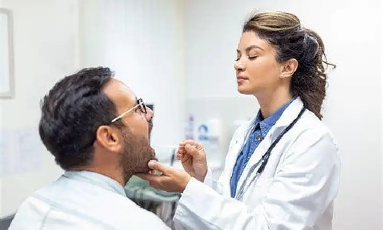 Prosedur pemeriksaan tenggorokan oleh tenaga medis