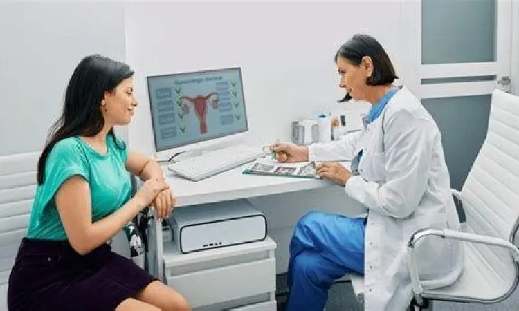 Konsultasi Medis Sebelum Konsumsi Obat Konsultasi wanita dengan dokter mengenai kesehatan reproduksi