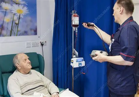 Pemantauan Pasien Monitoring pasien saat menjalani proses transfusi darah