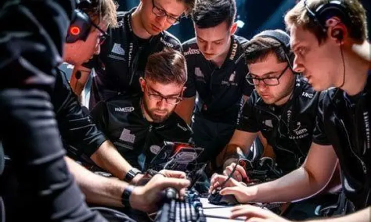 Pertemuan strategi tim esports