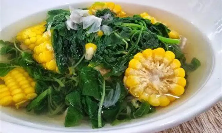 Proses memasak sayur bayam dengan jagung manis