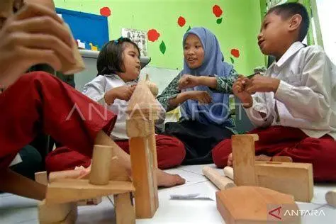 Pendidikan Inklusi Down Syndrome Anak dengan kebutuhan khusus belajar bersama di kelas inklusi
