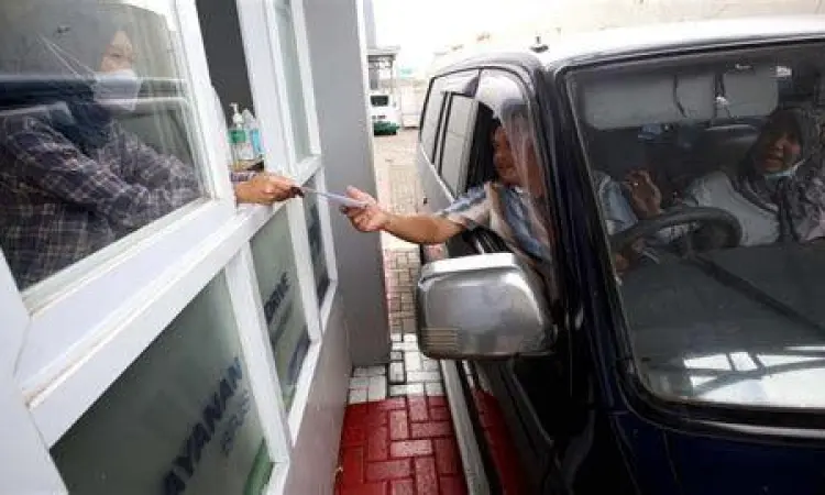 Layanan Drive Thru Kesehatan Lokasi pemeriksaan drive thru untuk kemudahan akses