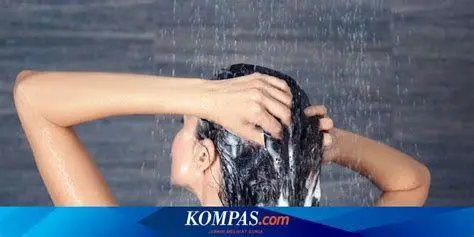 Teknik Keramas yang Benar Cara keramas yang benar untuk menghilangkan ketombe