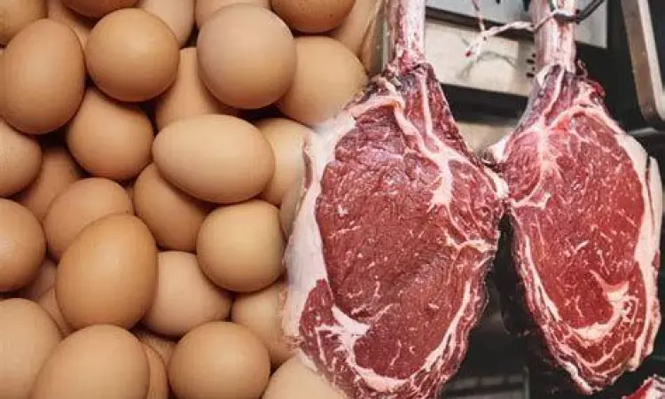 Daging Merah dan Telur Potongan daging sapi dan telur ayam sebagai sumber protein dan kalori