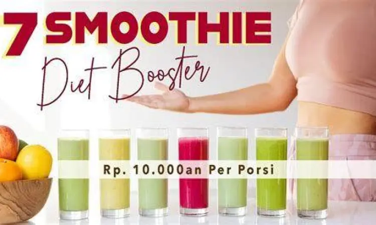 Segelas smoothie protein dengan topping kacang dan buah