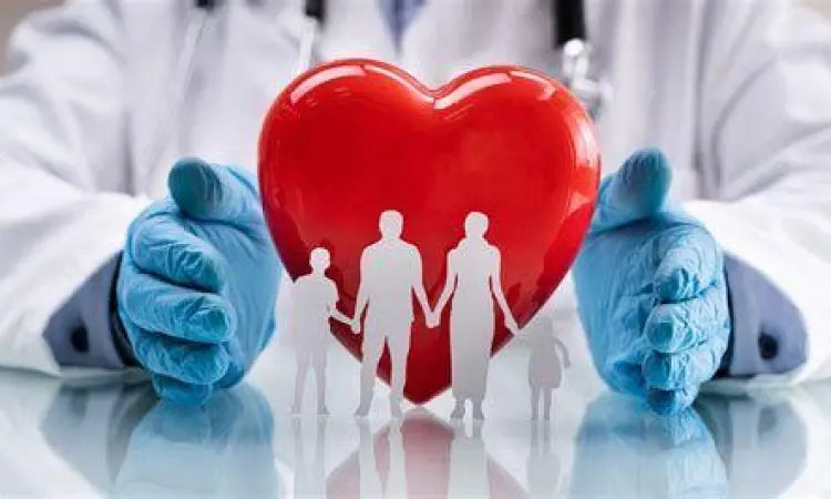 Dokter memberikan konsultasi mengenai kesehatan reproduksi