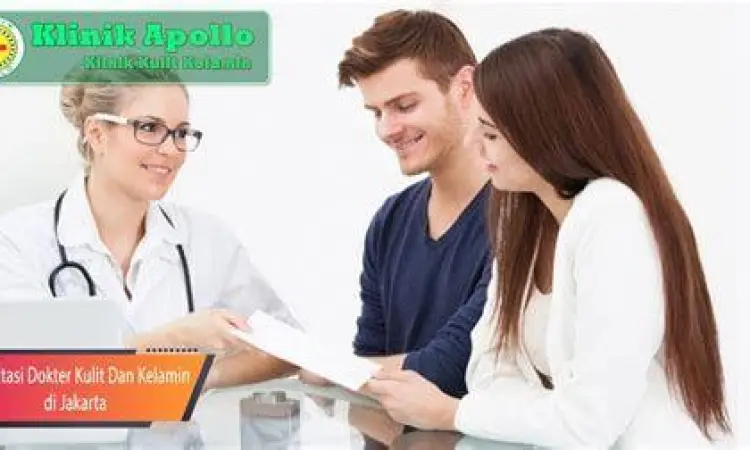 Pasien berkonsultasi dengan dokter tentang masalah bisul