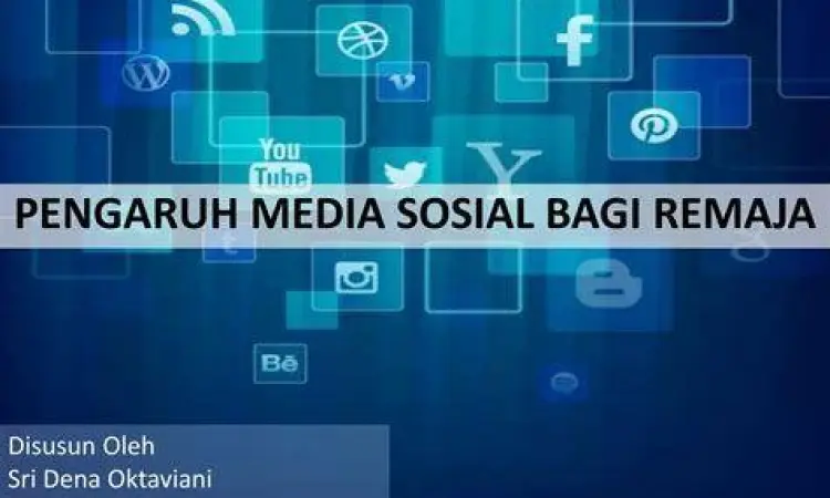Remaja melihat layar smartphone yang menunjukkan konten media sosial