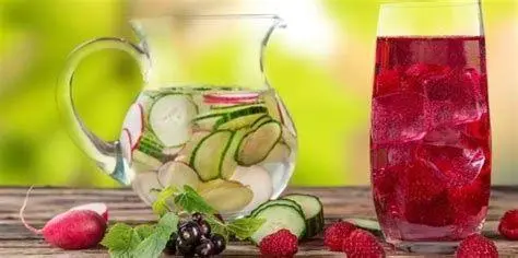 Hidrasi dan Serat Kombinasi buah berserat dan segelas air putih