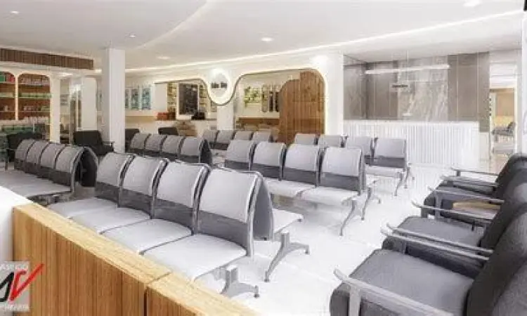 Interior ruang tunggu Klinik Wahyu 1