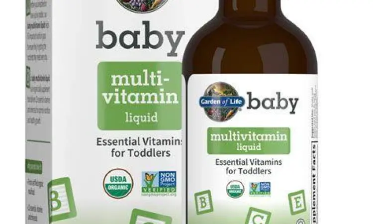 Ilustrasi vitamin tetes untuk bayi