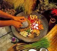 Ulekan Bumbu Tradisional Proses menghaluskan bumbu pepes dengan cobek